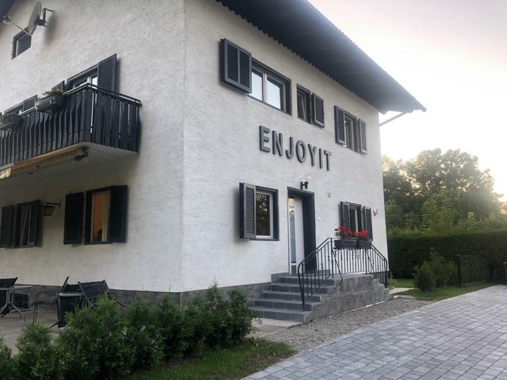 Enjoyit Velden West Hotel Selpritsch Exterior photo