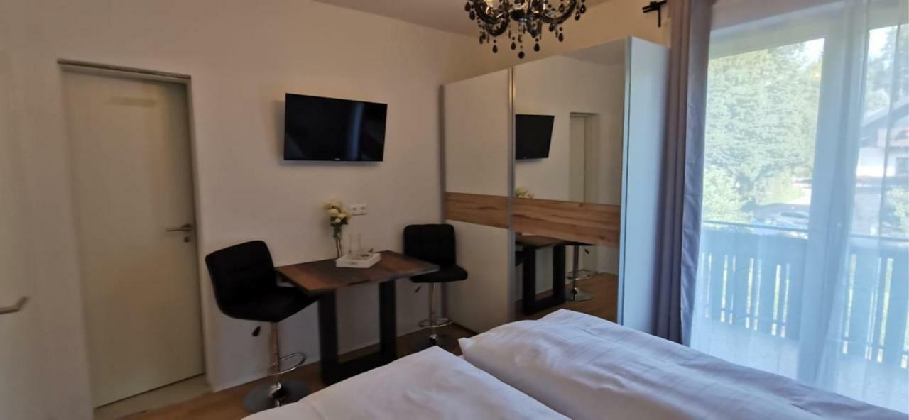 Enjoyit Velden West Hotel Selpritsch Exterior photo